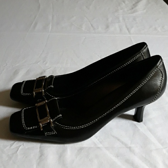 Cole Haan Black Leather Pump - Picture 5 of 8